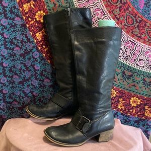 Size 9 Steve Madden Motorcycle Boot w Wooden sole.